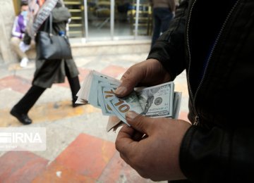 Dollar, Gold Slip in Tehran Market