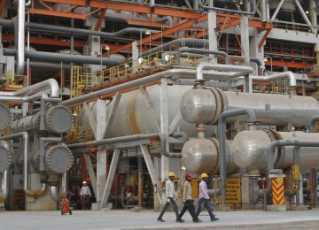 India Oil Refiners  Seek Flexible Contracts