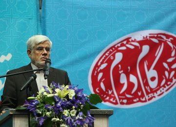 Reformist Leader Challenges Rivals to Debate