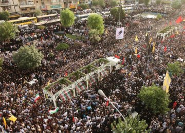 Leader Hails Massive Funeral for Martyrs