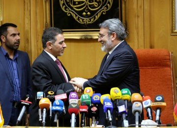 Iraqi Minister Reviews  Security,  Economic Ties 