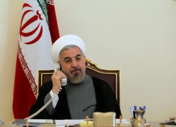Rouhani, Hollande Explore Ties