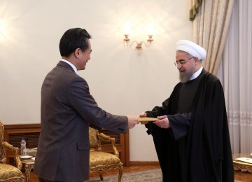 President Receives New Ambassadors  