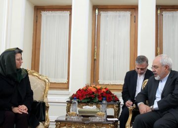 Zarif Confers With Tunisian Official  