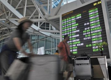 Volcanic Eruption Closes Bali Airport 