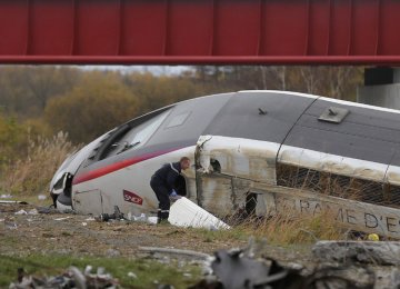 French Train Derailment Kills 10