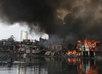 Fire Kills 15 in Philippines Market