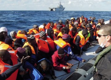 1,000 Migrants Rescued Off Italy, 10 Die