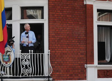 Assange Stakeout Cost Brits $13.7m