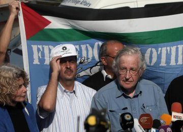 Chomsky: Palestinian State ‘Hinges on US Approval’