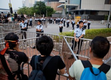HK Protests Dwindle as Leader Agrees to Talks