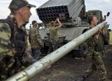 Kiev Says Cannot Withdraw Weapons as Attacks Persist