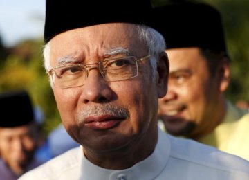 Malaysia Prosecutor Clears Premier of Corruption