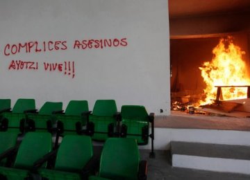Mexico Protesters Attack Ruling Party Building