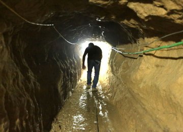 Egyptian Army Begins Flooding Gaza Tunnels