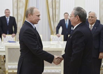 Putin Meets Castro in Moscow