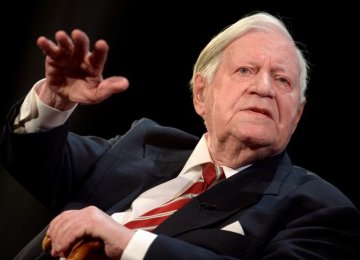 Helmut Schmidt Dies 