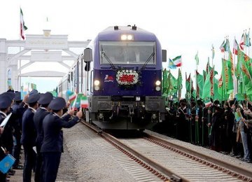 Turkmens Discuss New Transport Routes