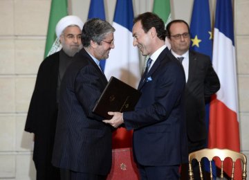 Deals of Up to €40b Fruit of Rouhani’s France Visit