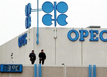 Algeria Urges OPEC to Reduce Production