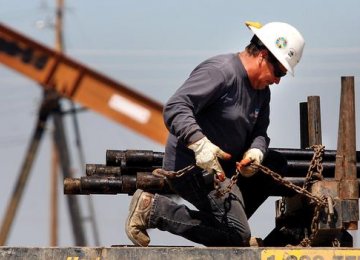 Arabs Delaying Oilfield Work