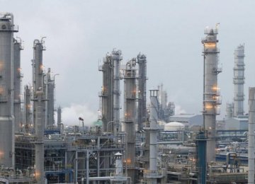 Asian Buyers Size Up Iranian Oil
