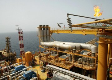 Iranian Companies to Develop S. Azadegan Oilfield