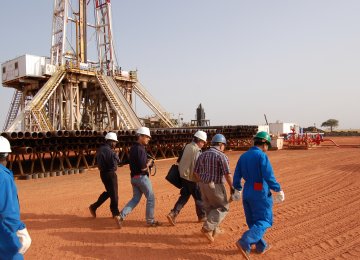 British Delegation Discusses Oil Ties