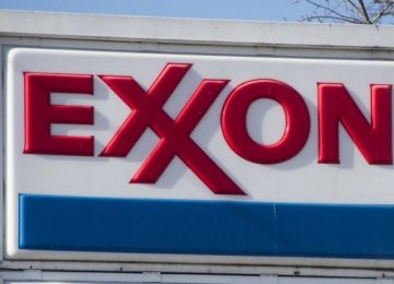 Chevron, Exxon Hit by Low Oil Prices