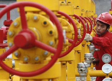 China Sets Oil Price Floor to Protect Domestic Supply