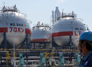 Japan Oil Refiners to Merge