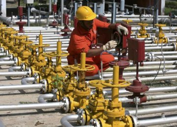Bomb Hits Pipeline From Libyan El Sarir Oilfield