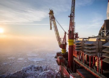 Rosneft Says Exxon Arctic Well Strikes Oil