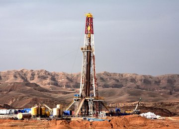 Shale Oil Drillers in US Move Rigs to More Productive Areas