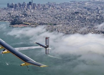 Solar Impulse Plane Lands in Hawaii