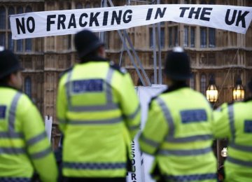 Citing Carbon Targets, UK Lawmakers Want Fracking Delay