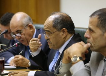 Algerians Discuss Banking Ties