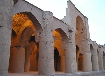 Tourists Visit Oldest Mosque