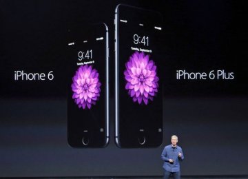 Apple Unveils Large iPhone, Watch