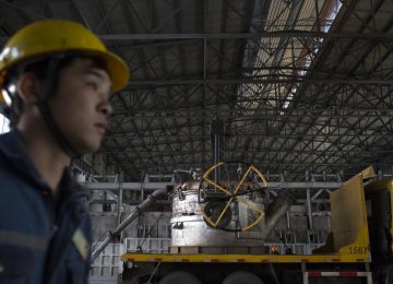 China Sets Industrial Output Target at 8%