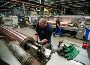 German Industry Output Rises for Fifth Month