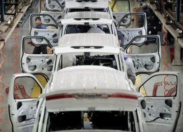 Chinese Carmakers Hold Strong in Iran