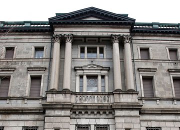BoJ Policymakers Divided Over Extra Stimulus