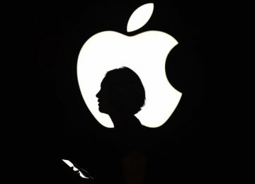 US Tech Firms Rally Behind Apple