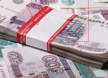 Moscow to Borrow at 9% as Ruble Falls