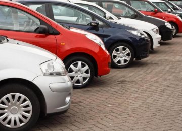 Auto Prices Edge Down