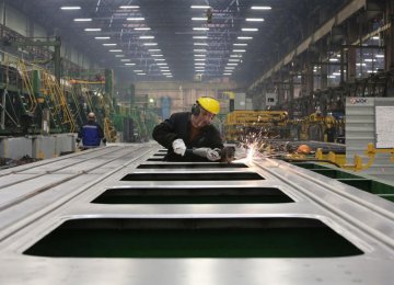 Russia’s Manufacturing at Weakest Since 2009