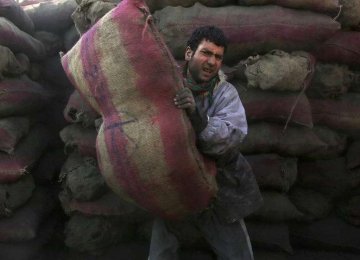 Afghans Concerned Over Worsening Economy