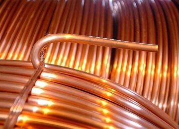 Copper Falls on Economic Uncertainty as China Returns