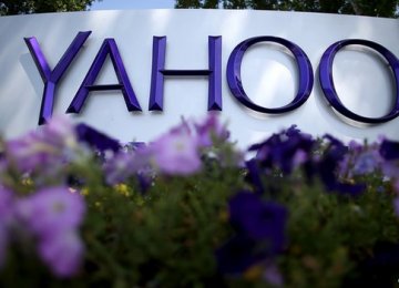 Yahoo to Cut 400 Jobs 
